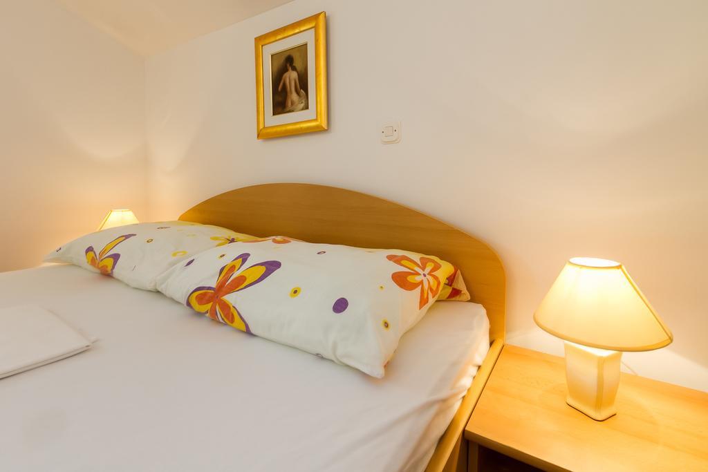 Apartments Vukelic Klenovica Pokoj fotografie